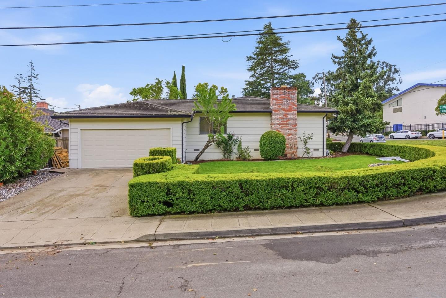 2853 Clifford Avenue