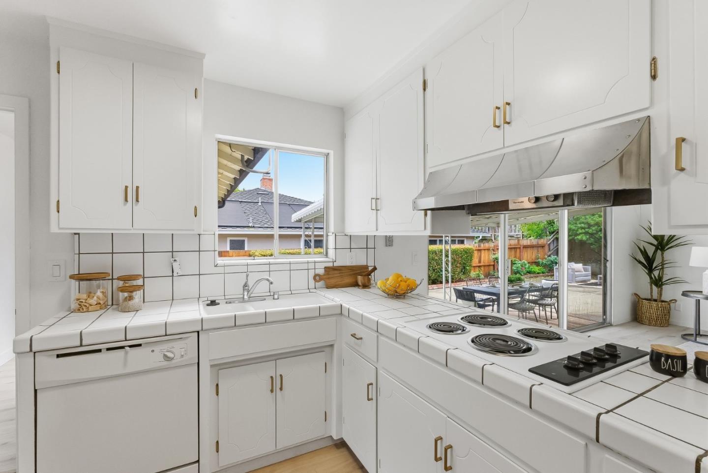 2853 Clifford Avenue