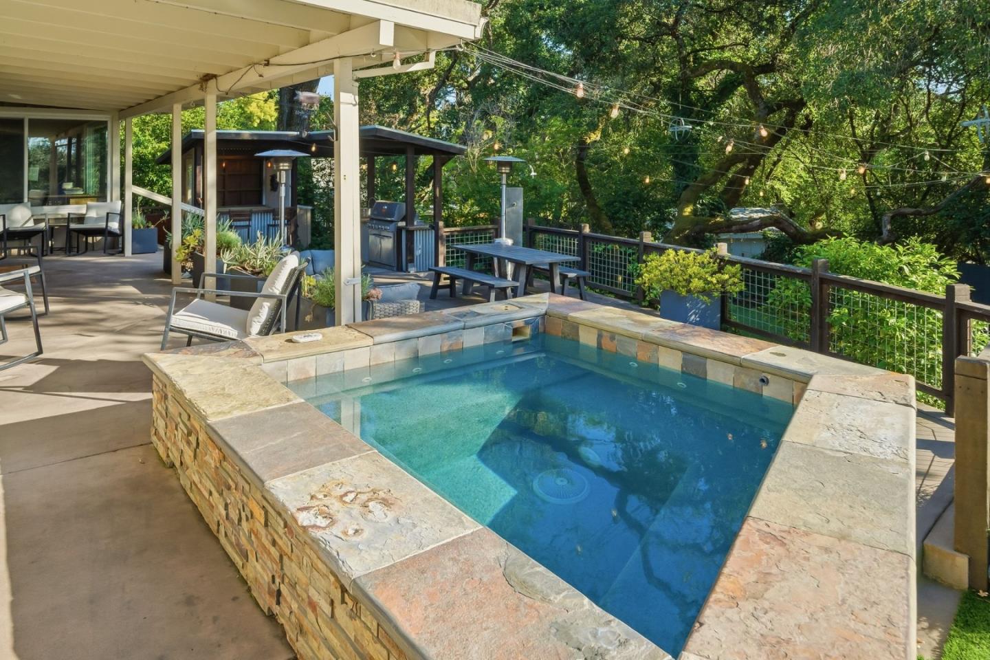 50 Oakcrest Court