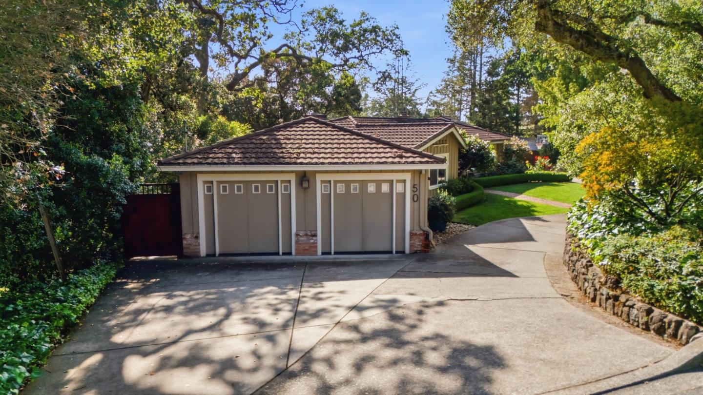 50 Oakcrest Court