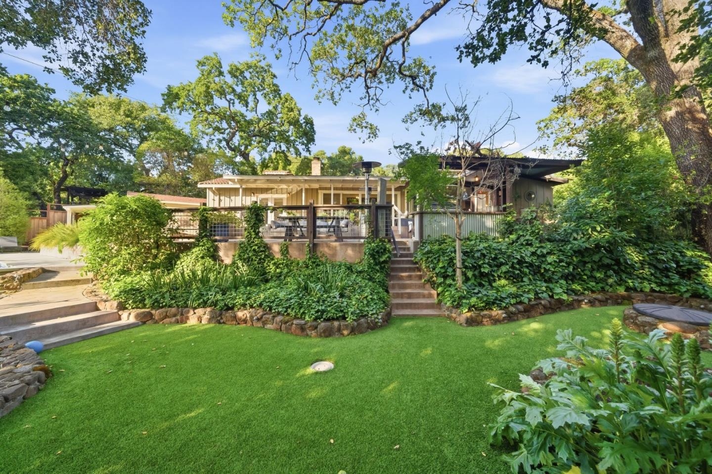 50 Oakcrest Court