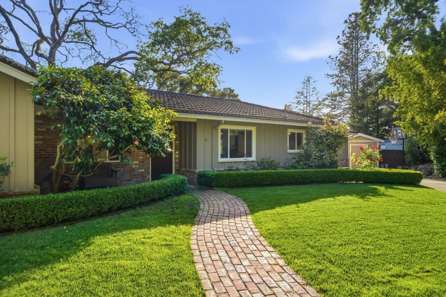 50 Oakcrest Court