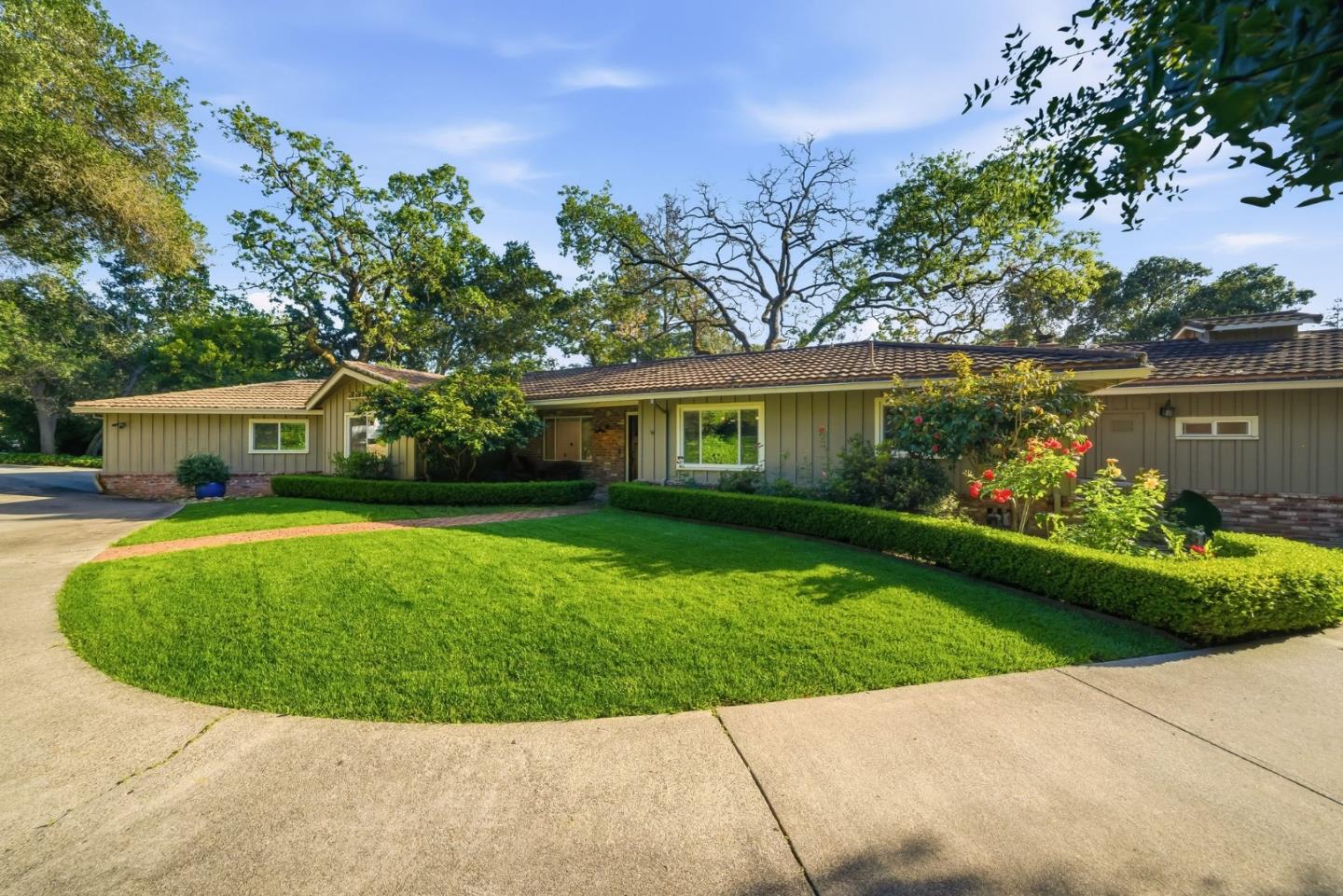 50 Oakcrest Court