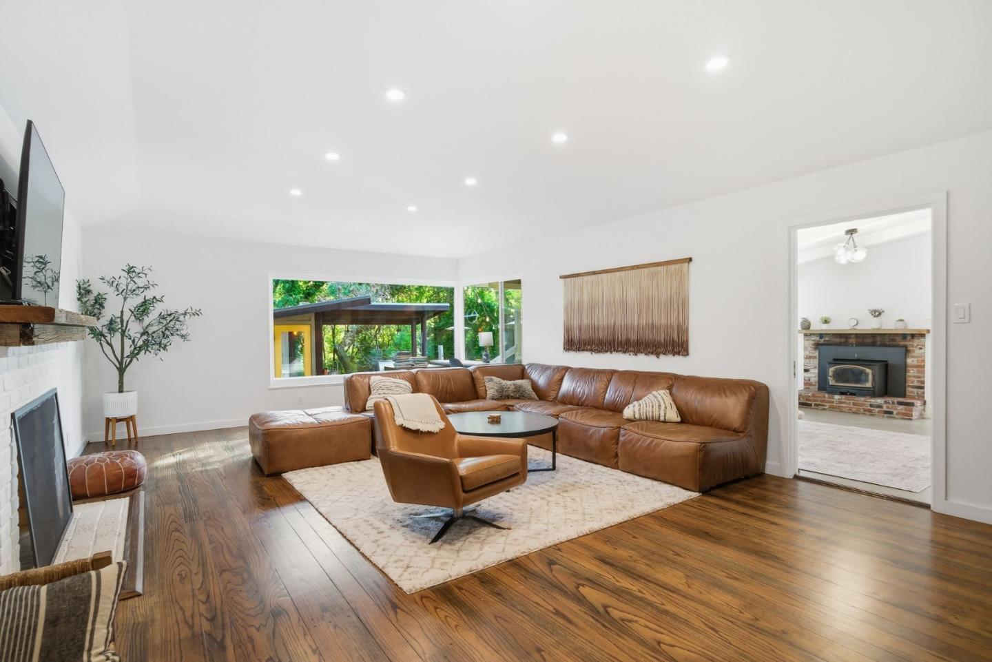 50 Oakcrest Court