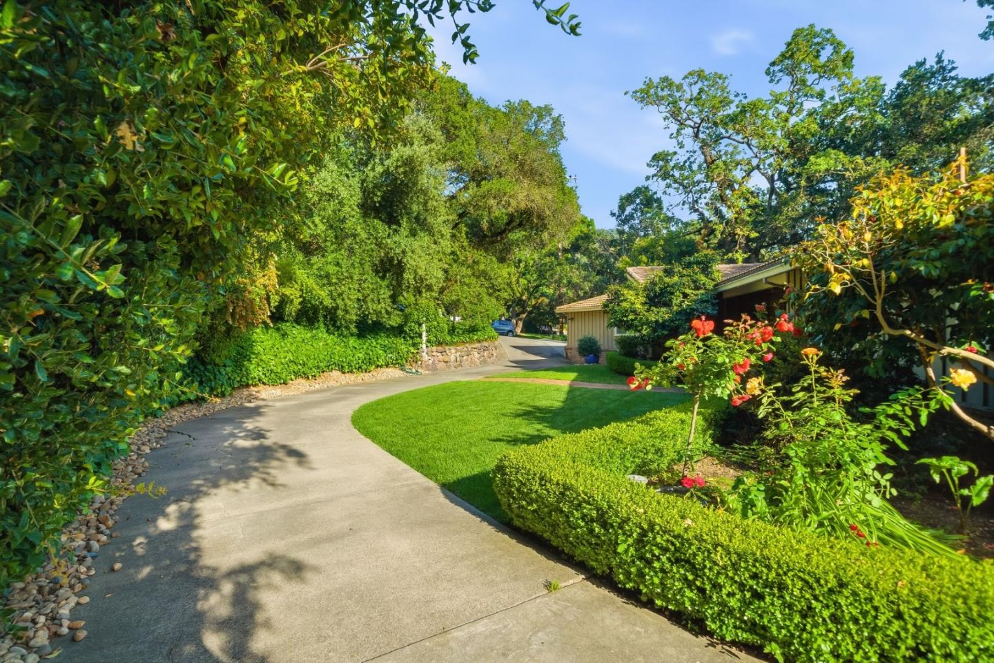 50 Oakcrest Court