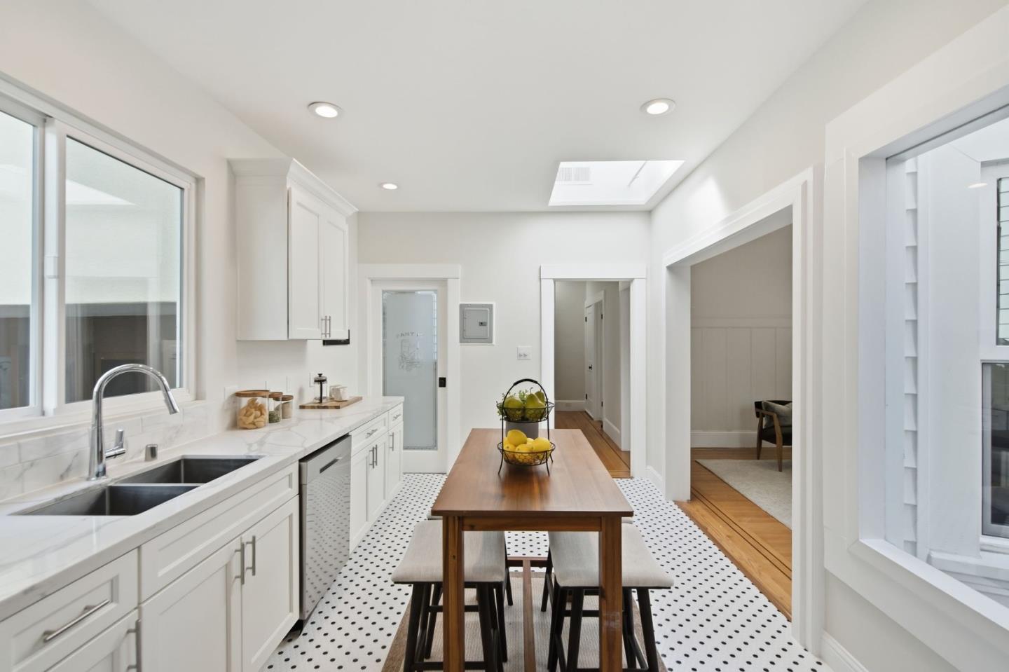 54 Glover ST