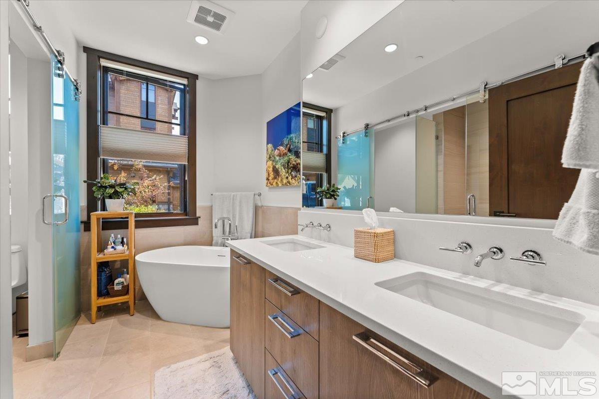 33 Beach Club Drive, 504