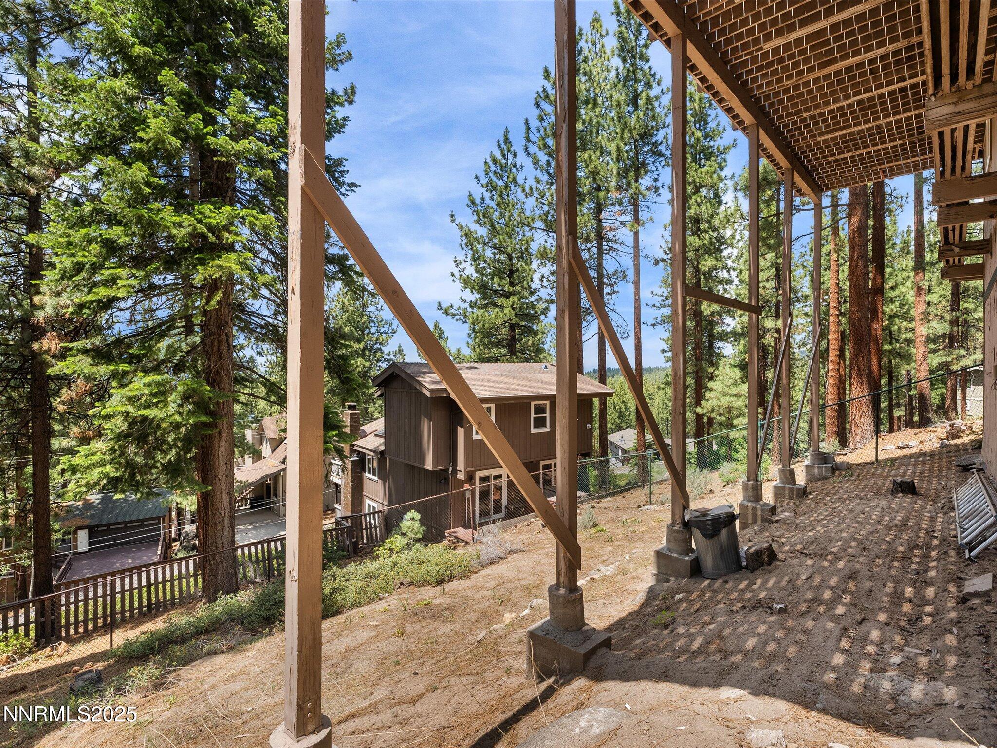 699 Lakeview Drive