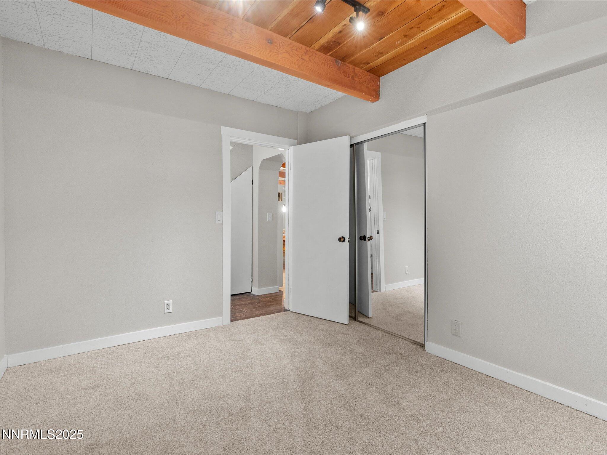 699 Lakeview Drive