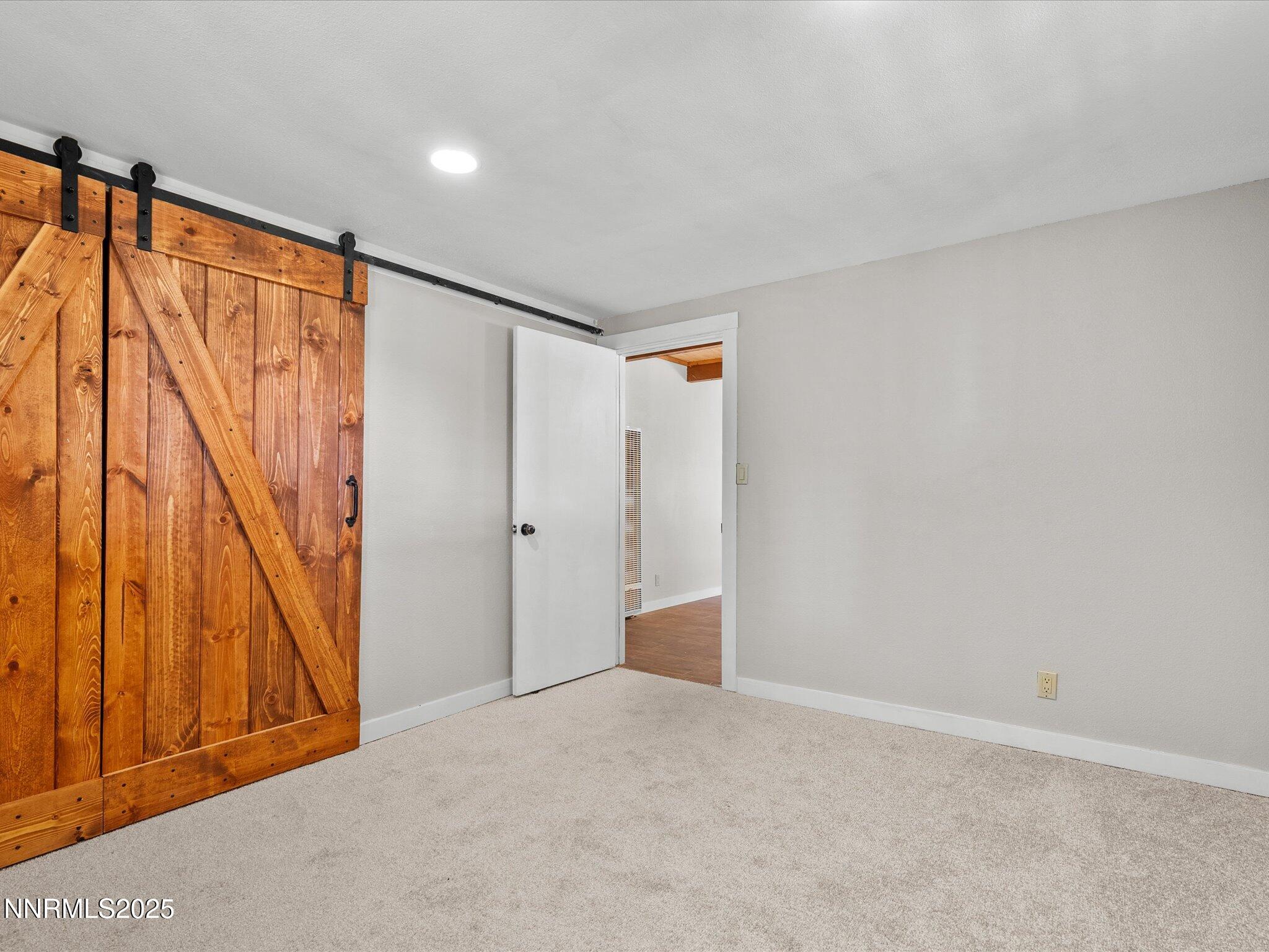 699 Lakeview Drive