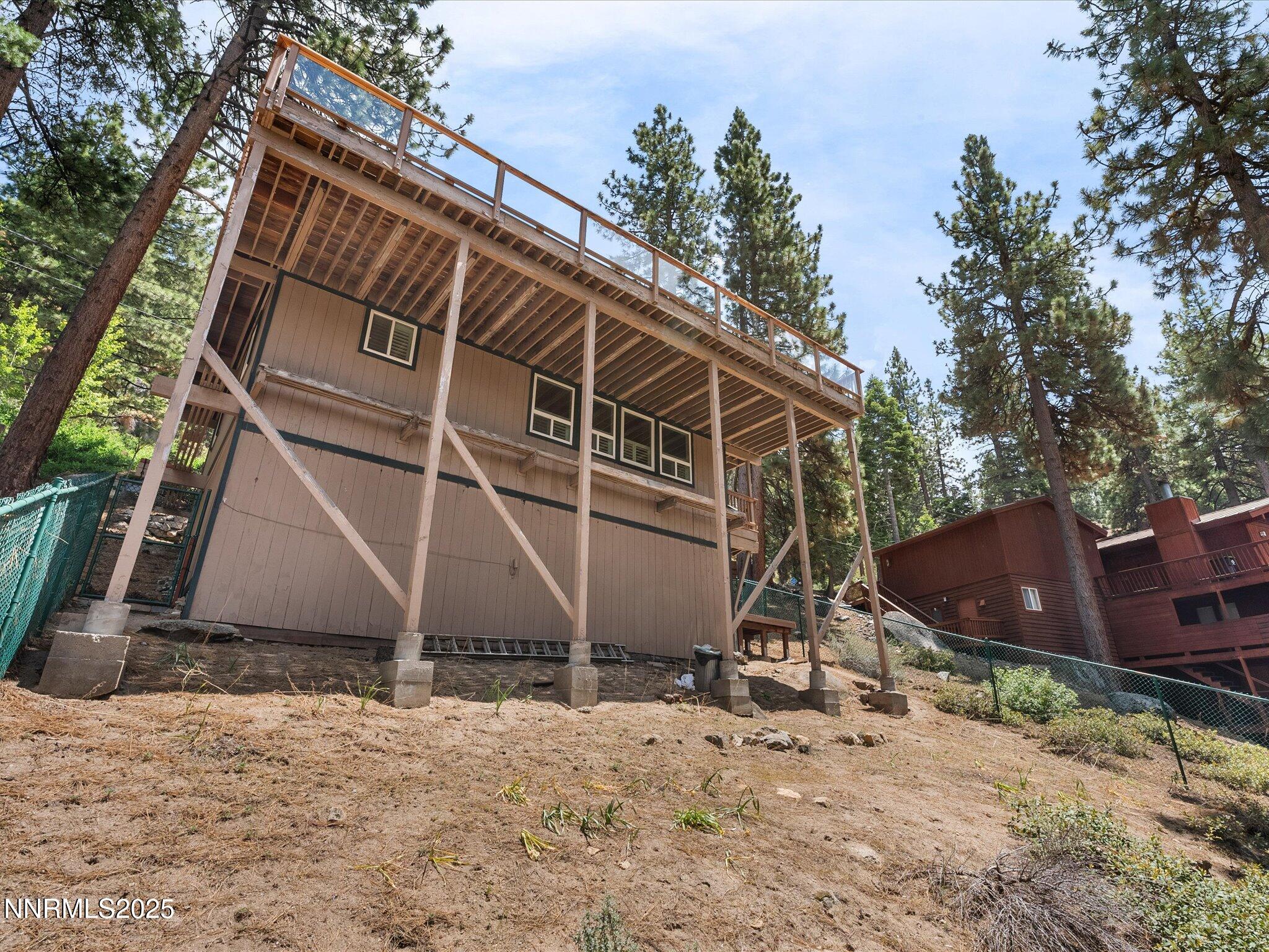 699 Lakeview Drive