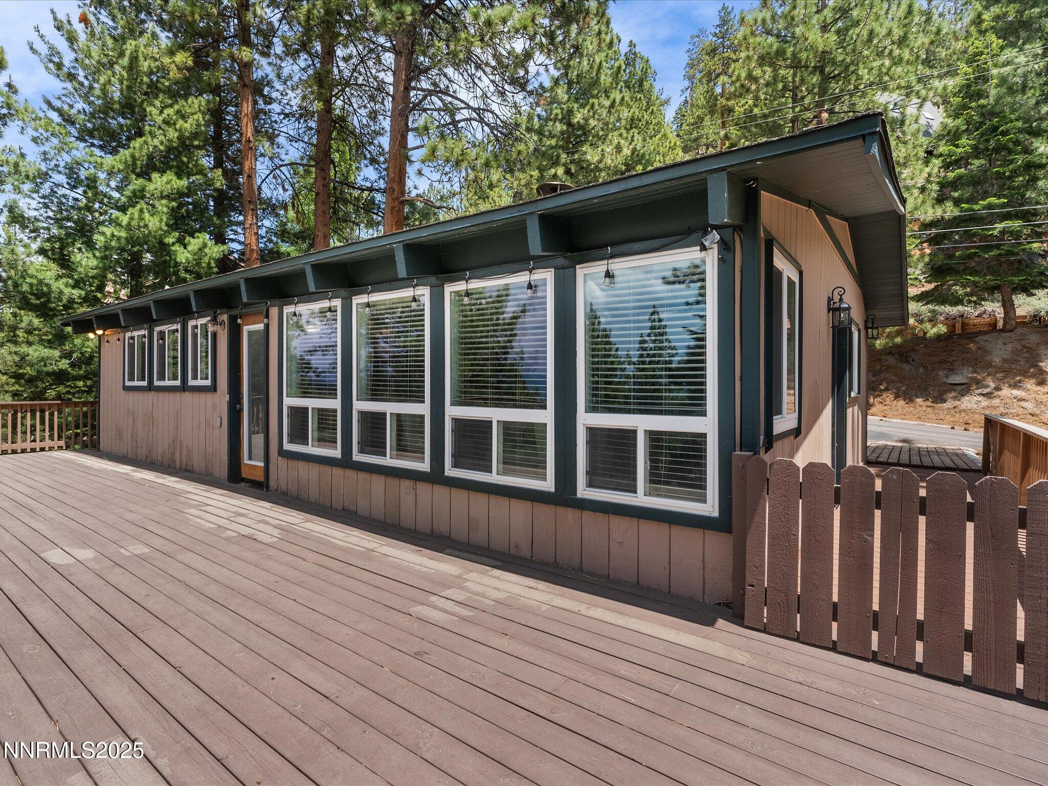 699 Lakeview Drive