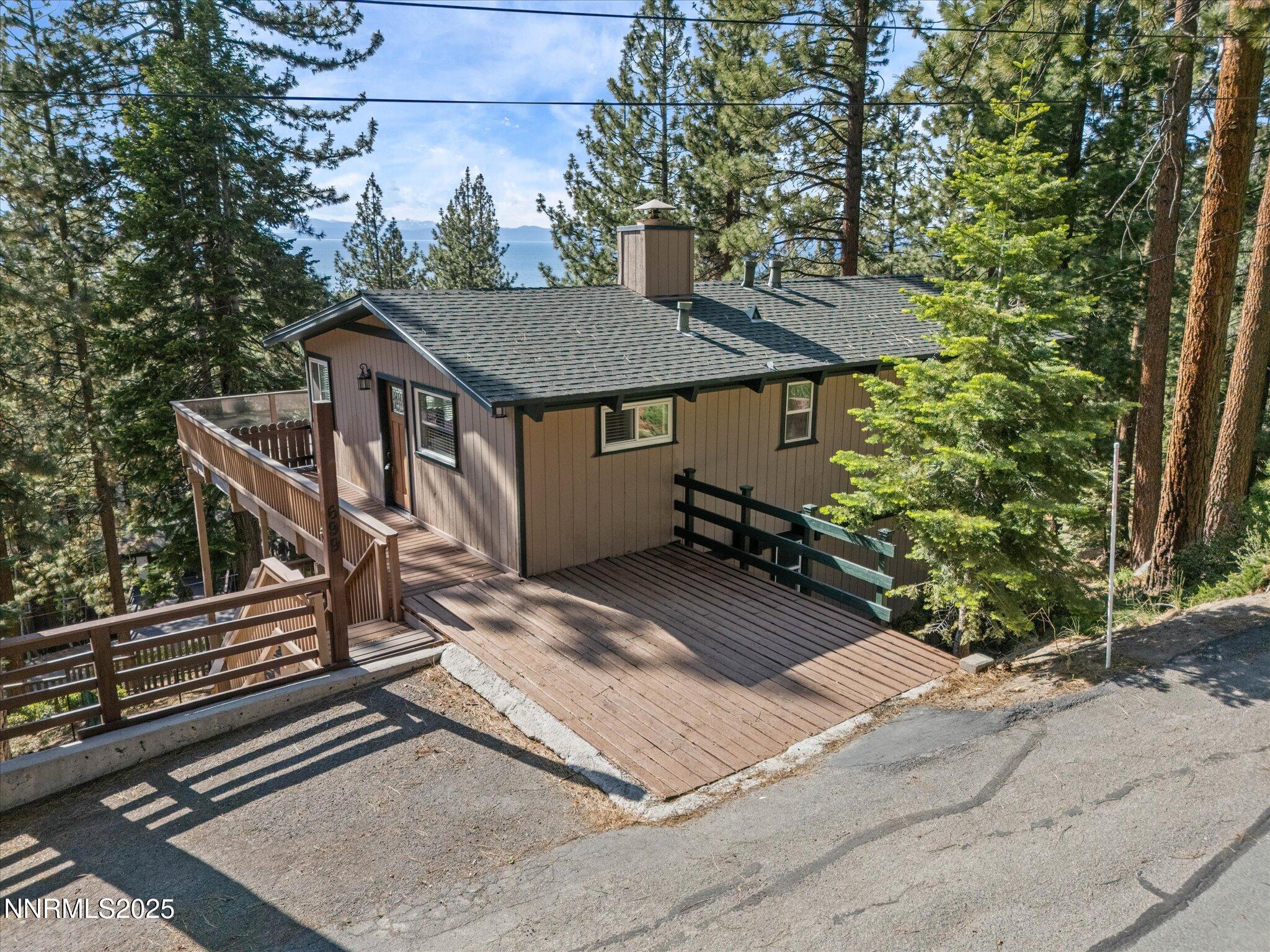 699 Lakeview Drive
