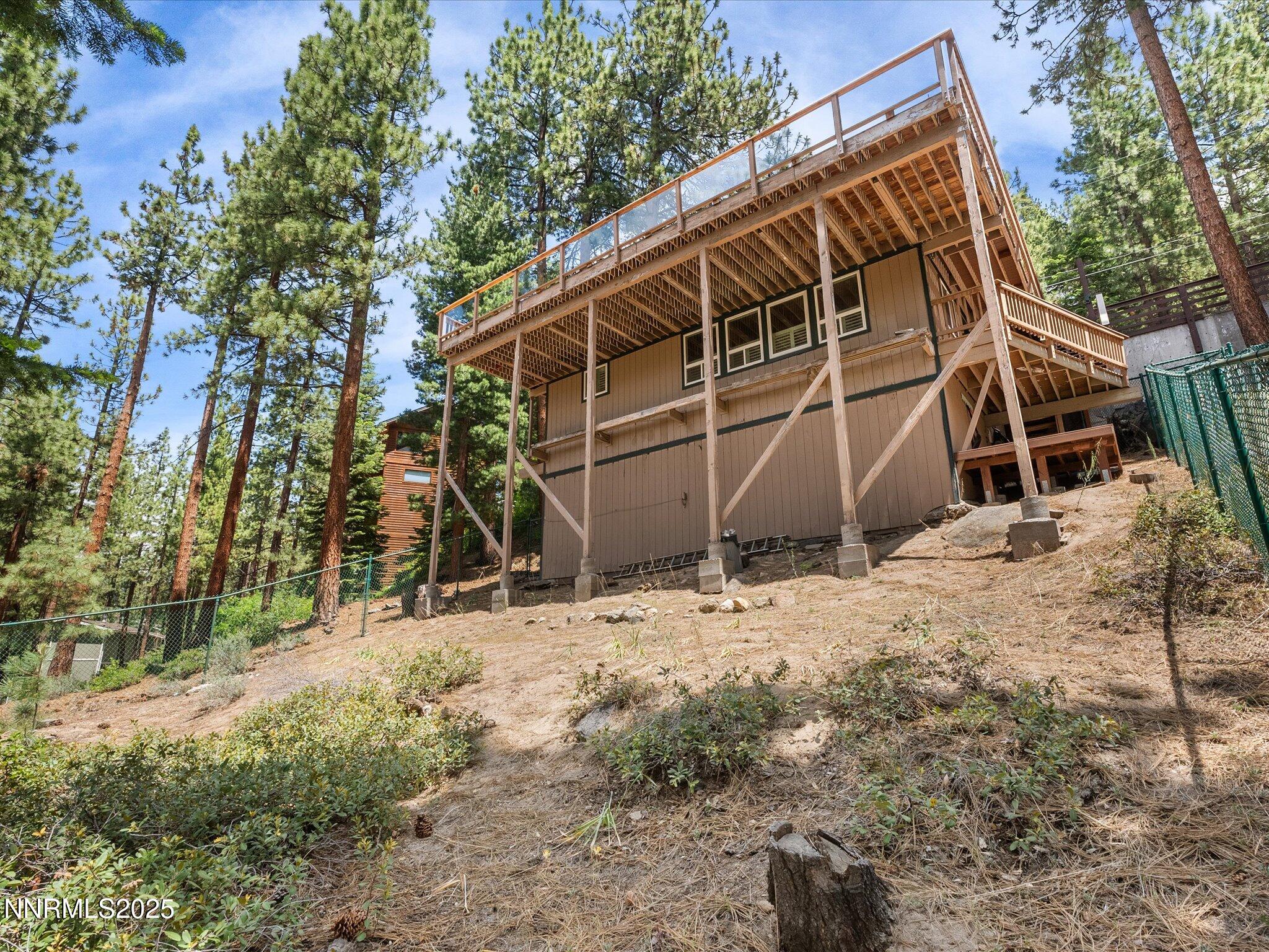 699 Lakeview Drive