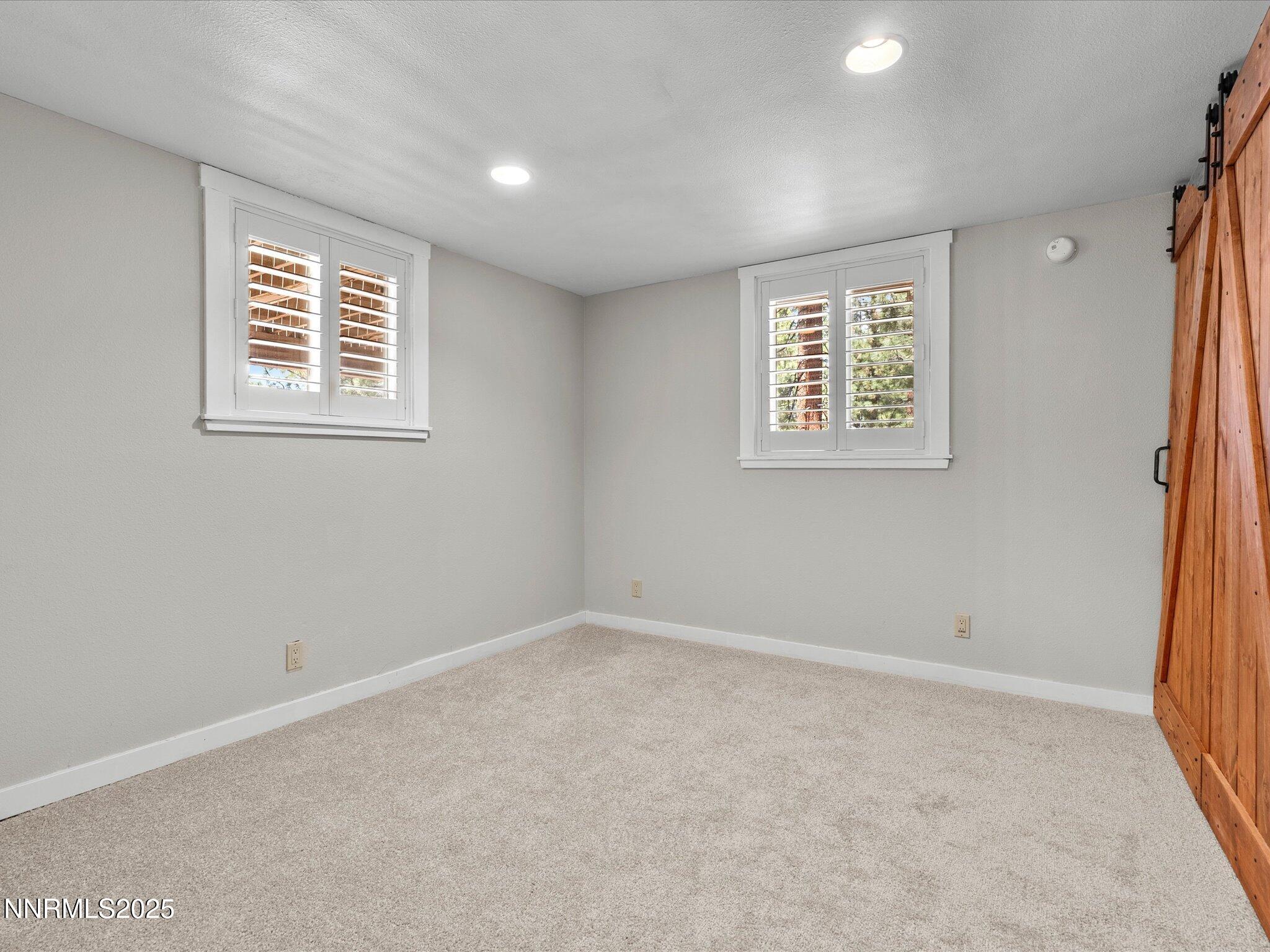 699 Lakeview Drive