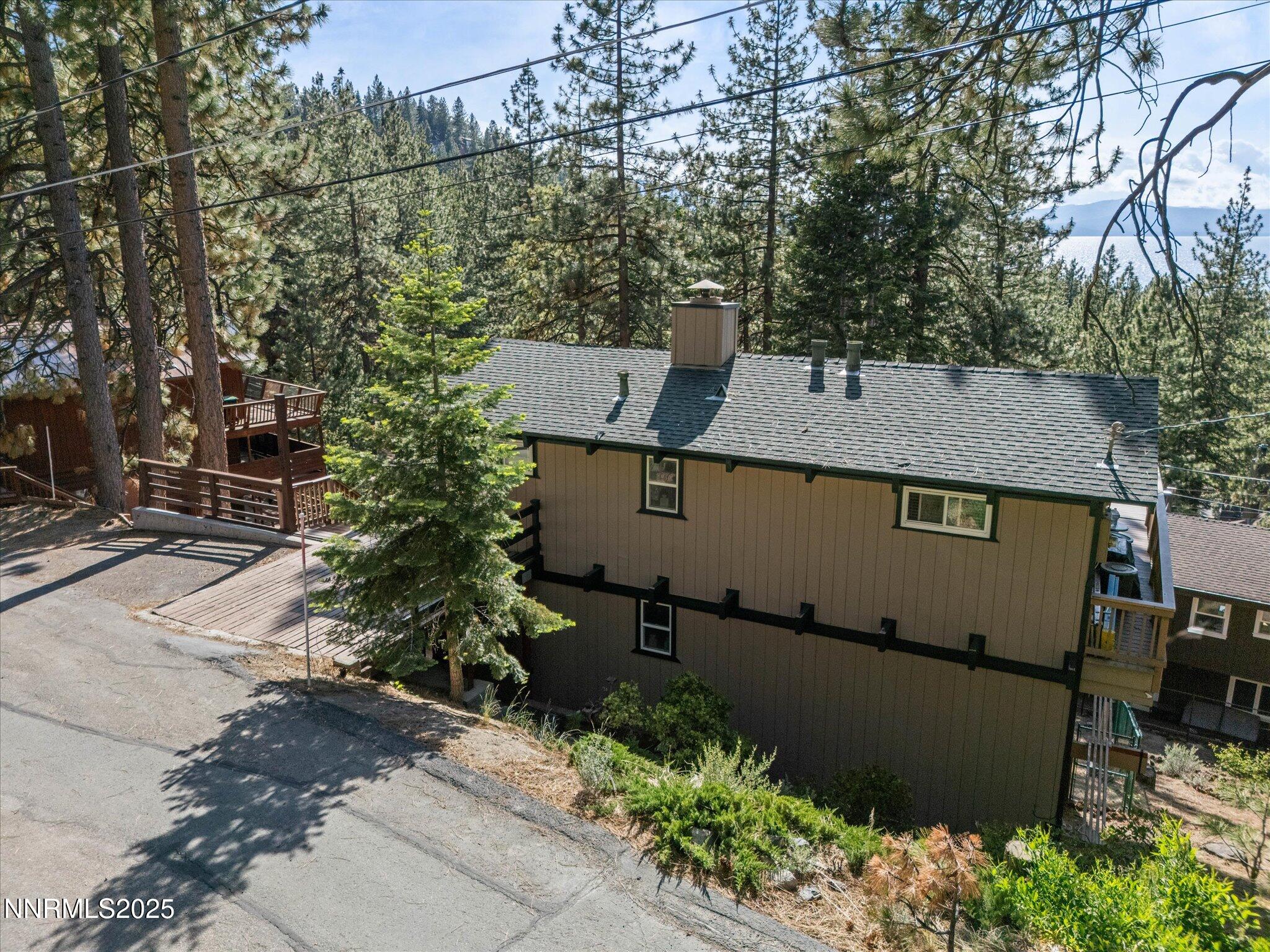 699 Lakeview Drive
