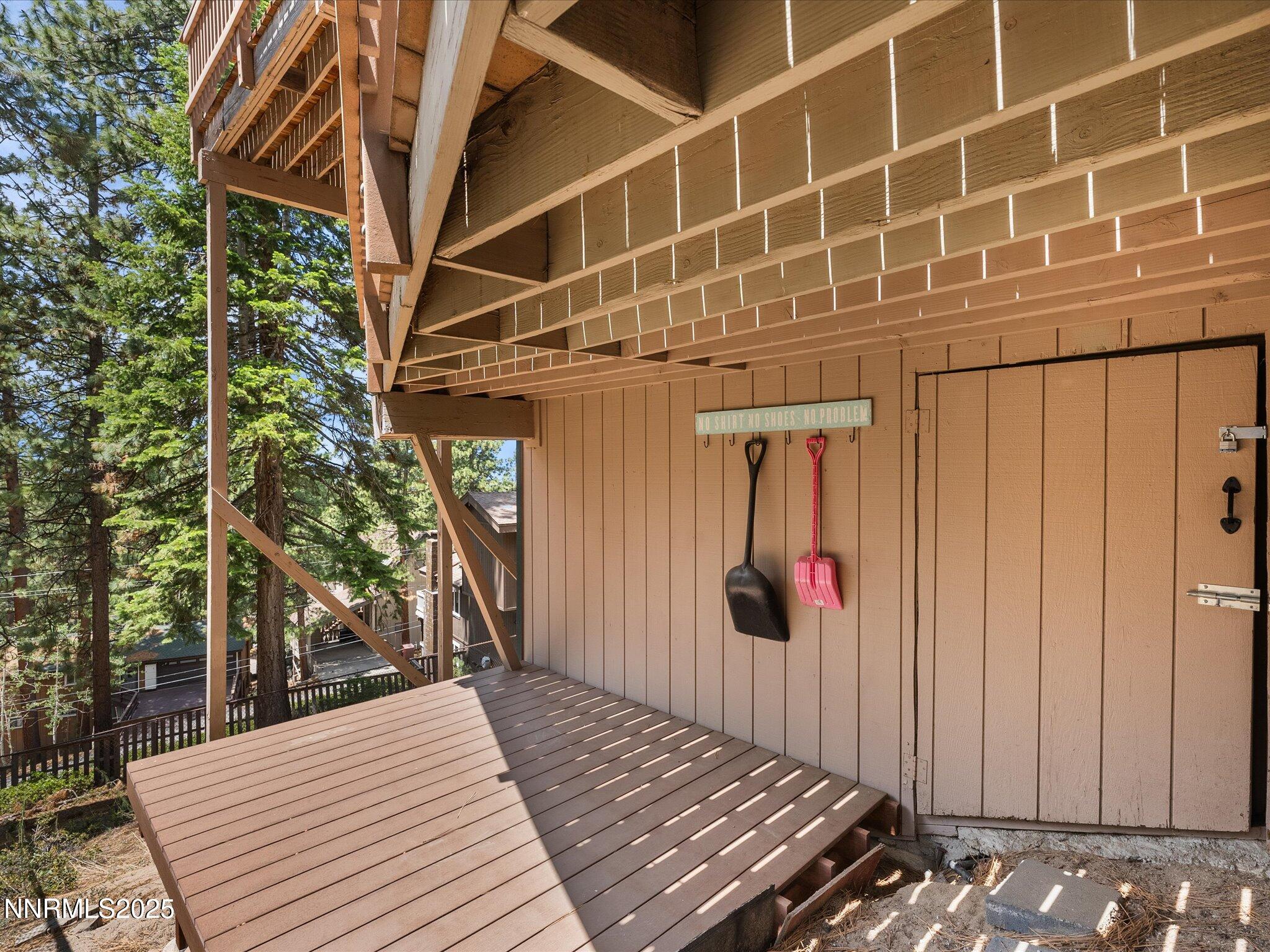699 Lakeview Drive