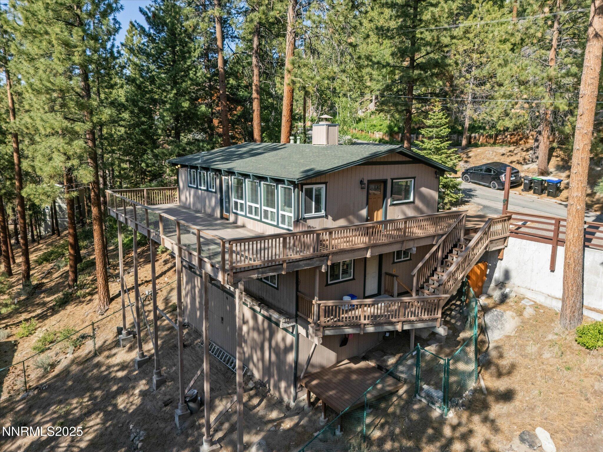 699 Lakeview Drive