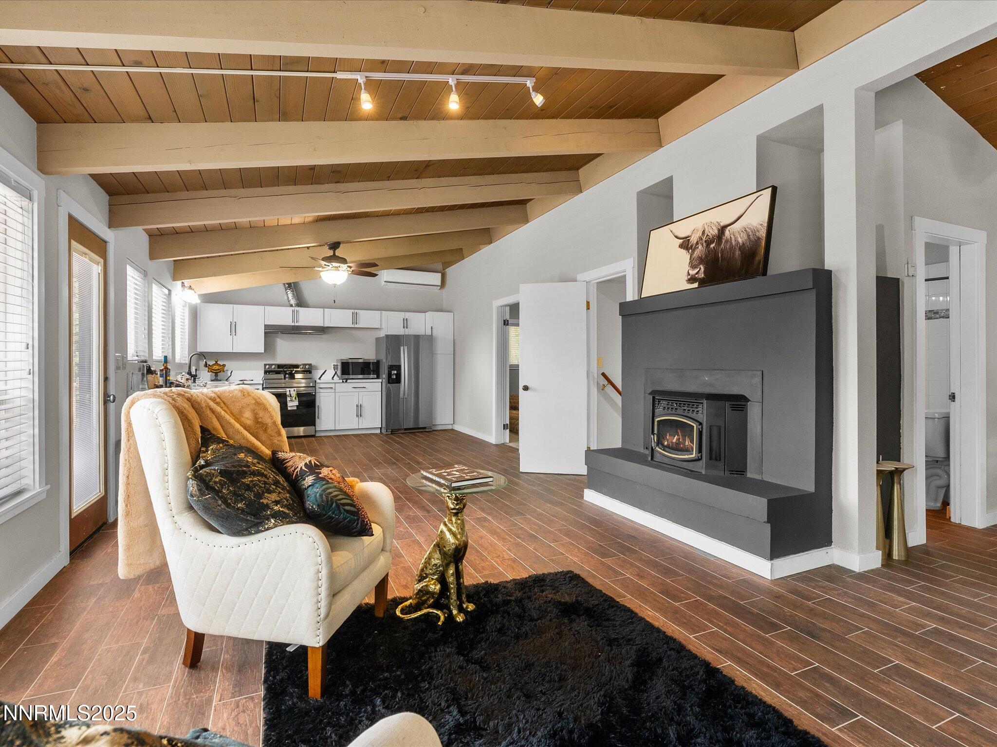 699 Lakeview Drive