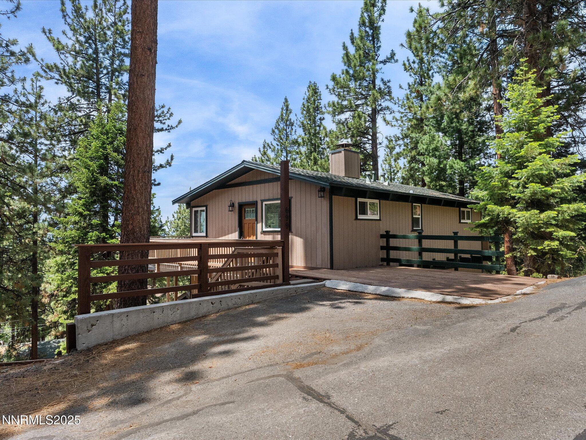 699 Lakeview Drive