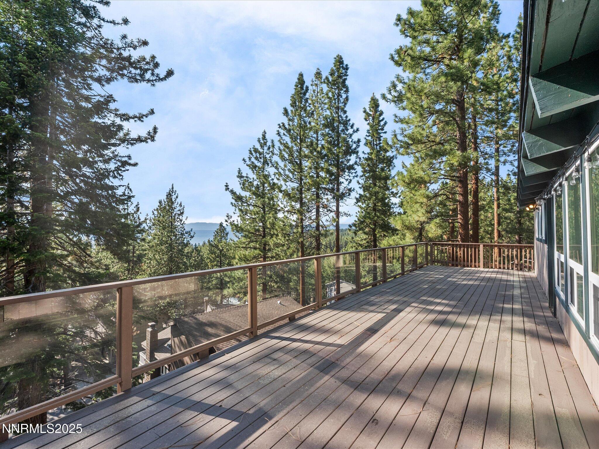 699 Lakeview Drive