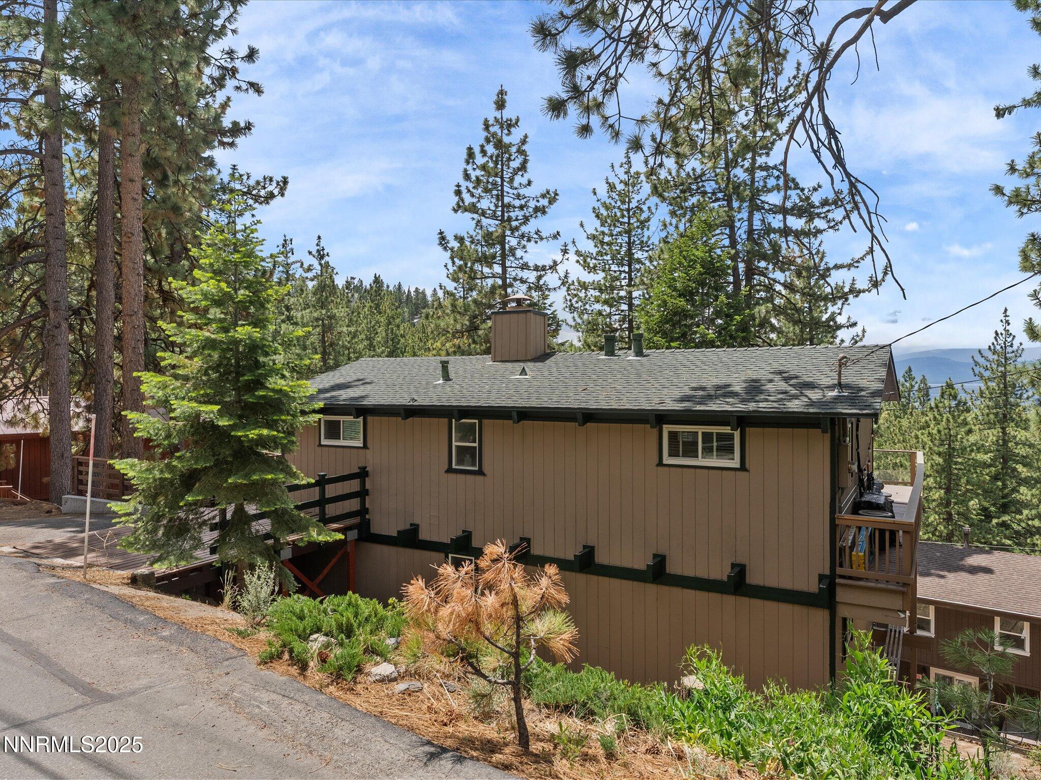 699 Lakeview Drive