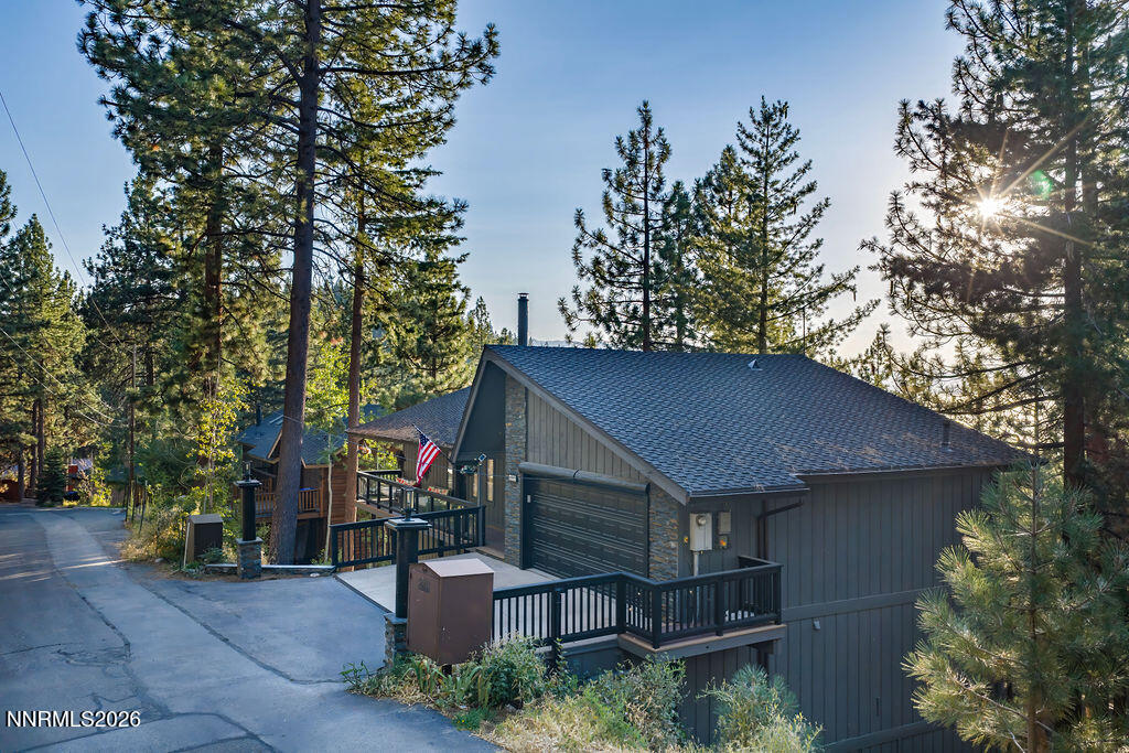 695 Lakeview Drive