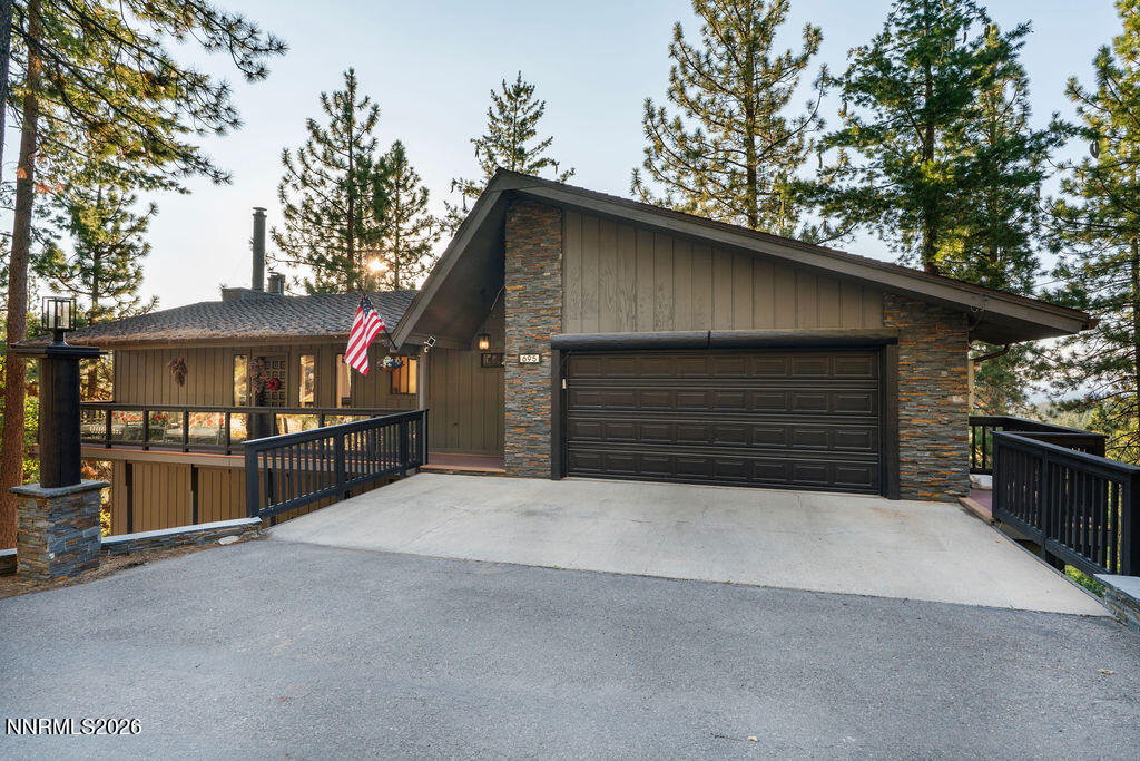 695 Lakeview Drive