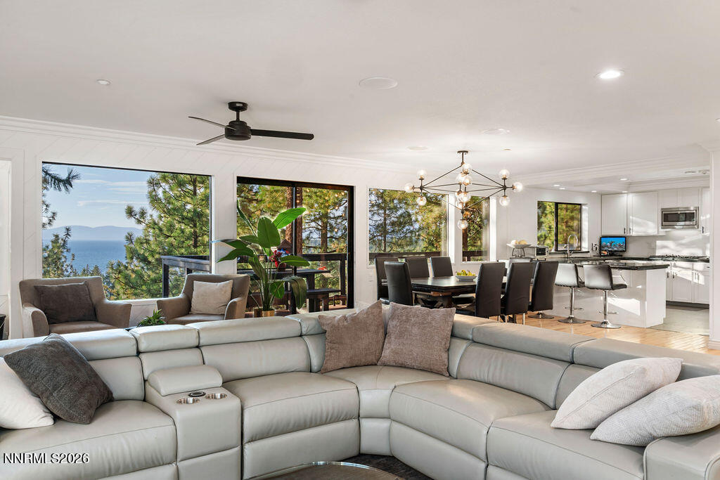 695 Lakeview Drive