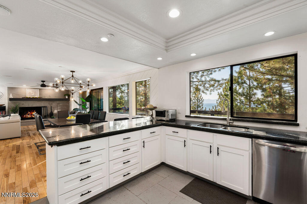 695 Lakeview Drive
