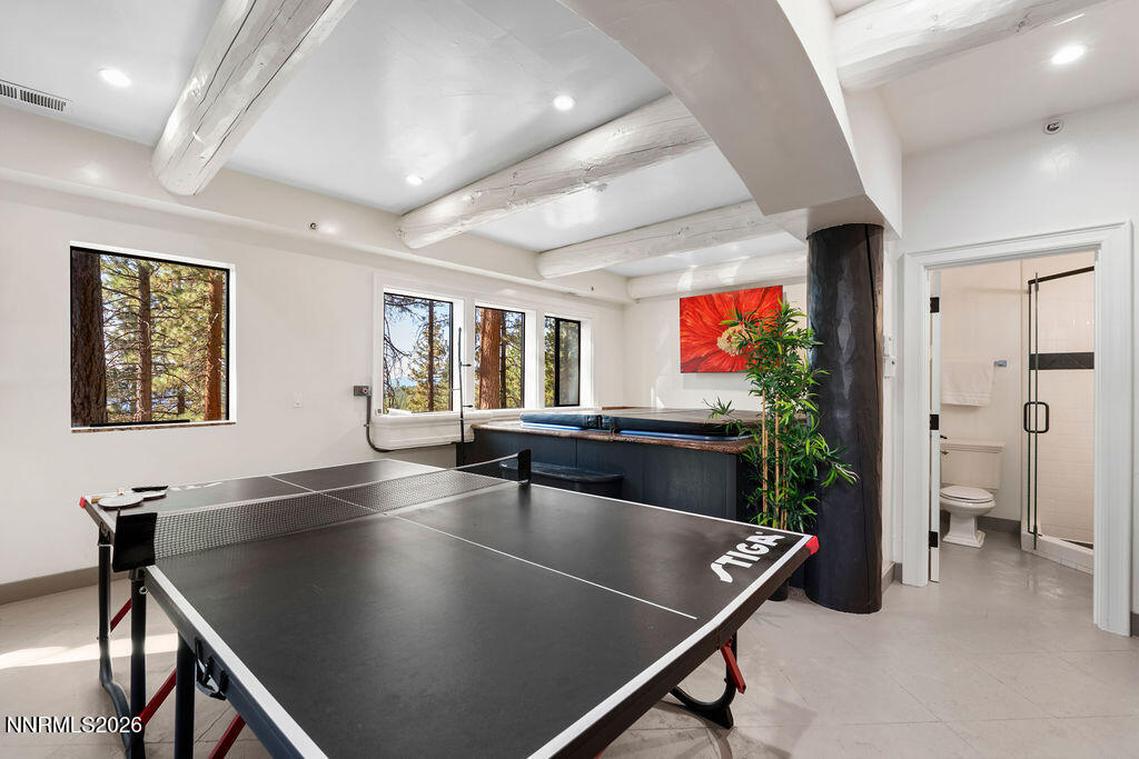 695 Lakeview Drive