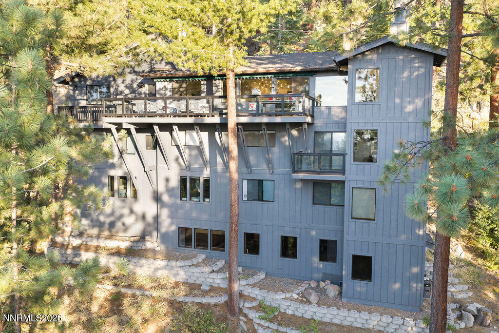 695 Lakeview Drive