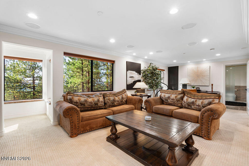695 Lakeview Drive