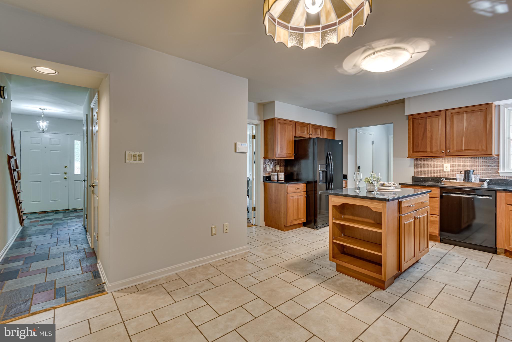 513 Silverbark Ct