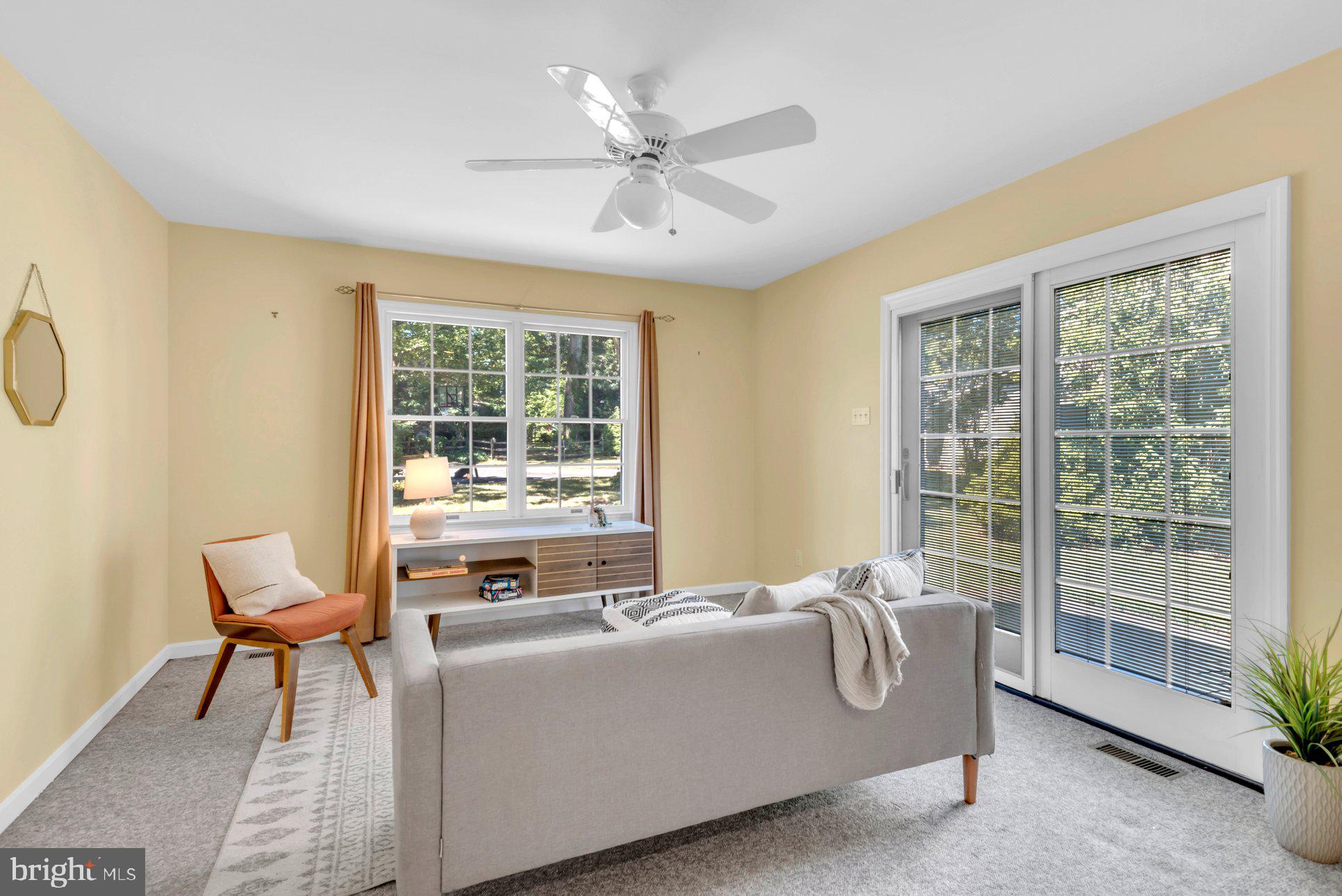 2 Lynhaven Ct