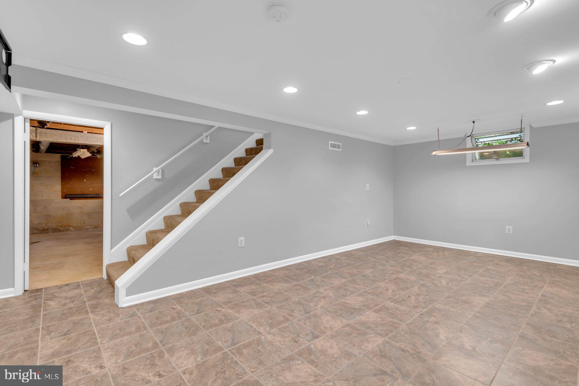2 Lynhaven Ct