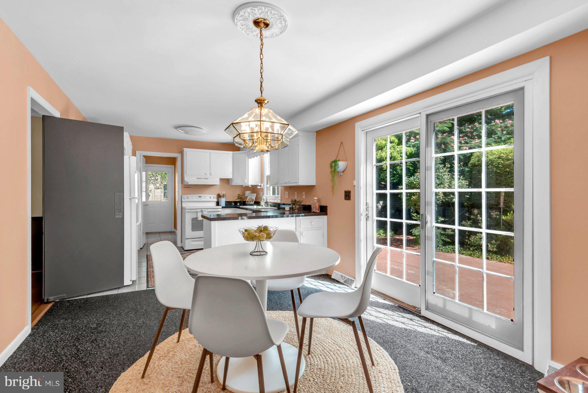 2 Lynhaven Ct