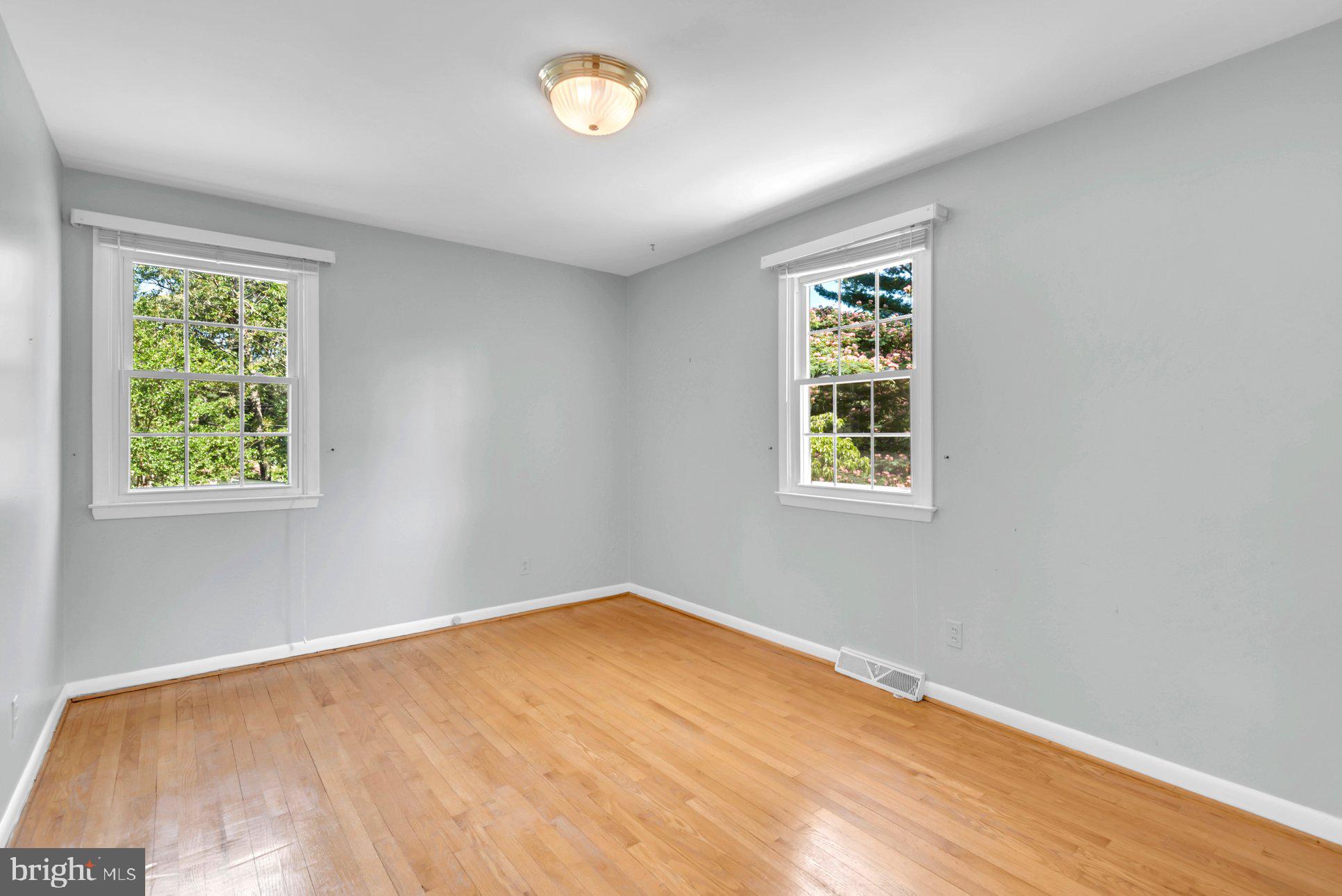 2 Lynhaven Ct