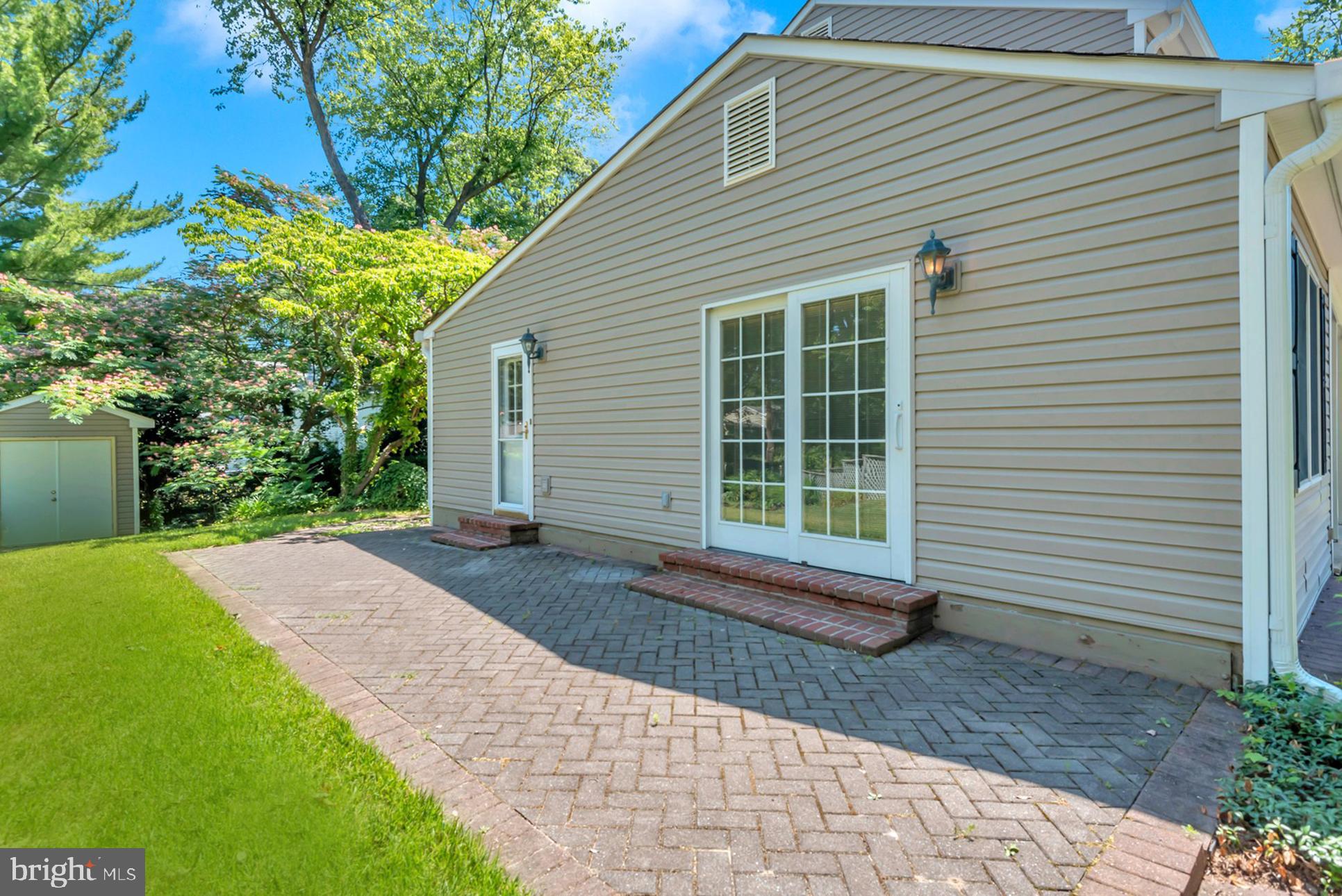 2 Lynhaven Ct
