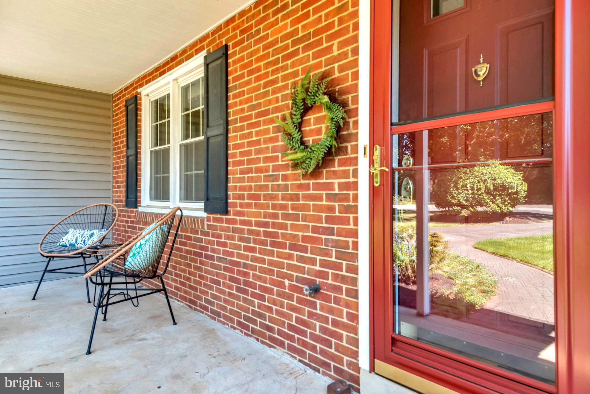 2 Lynhaven Ct