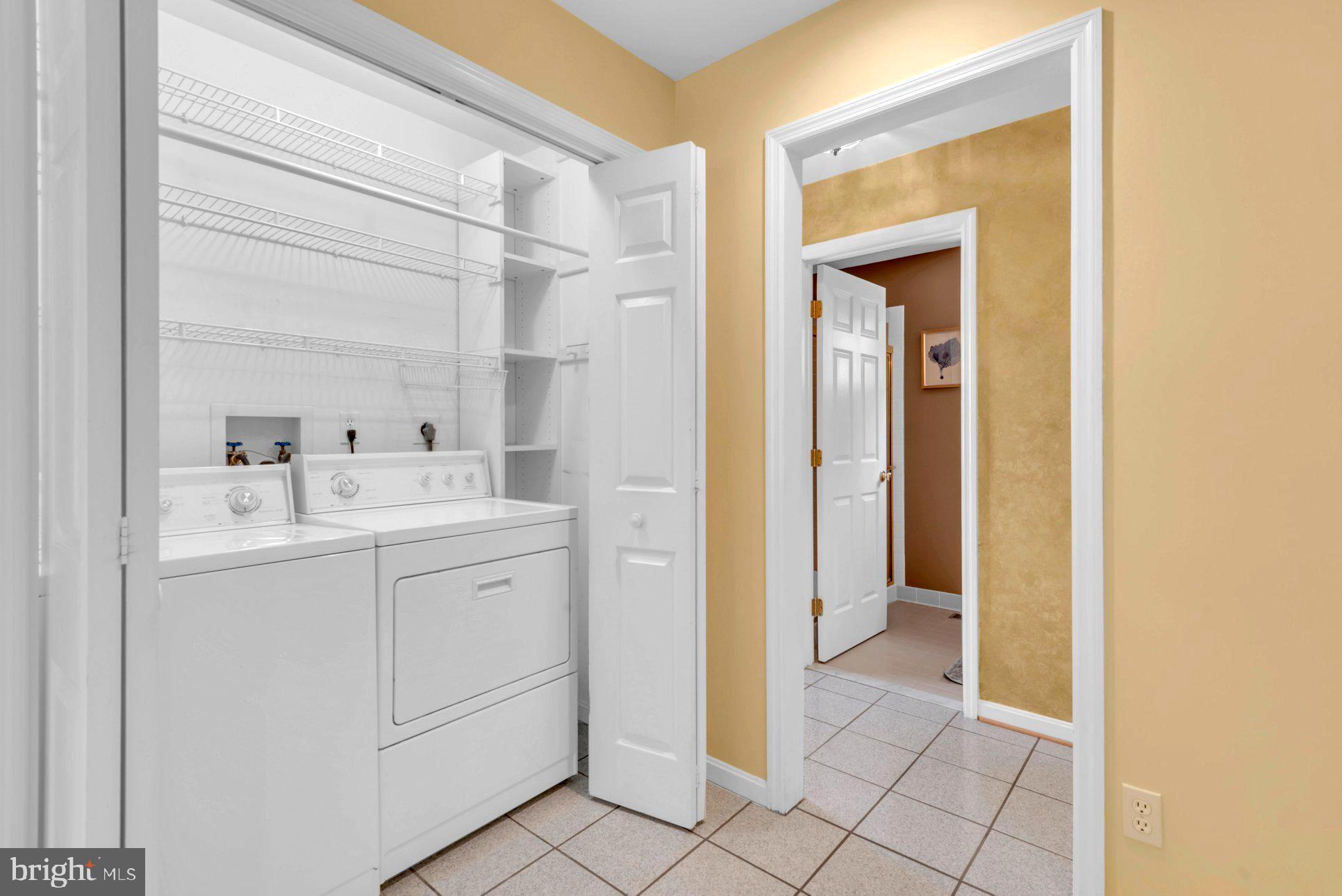 2 Lynhaven Ct