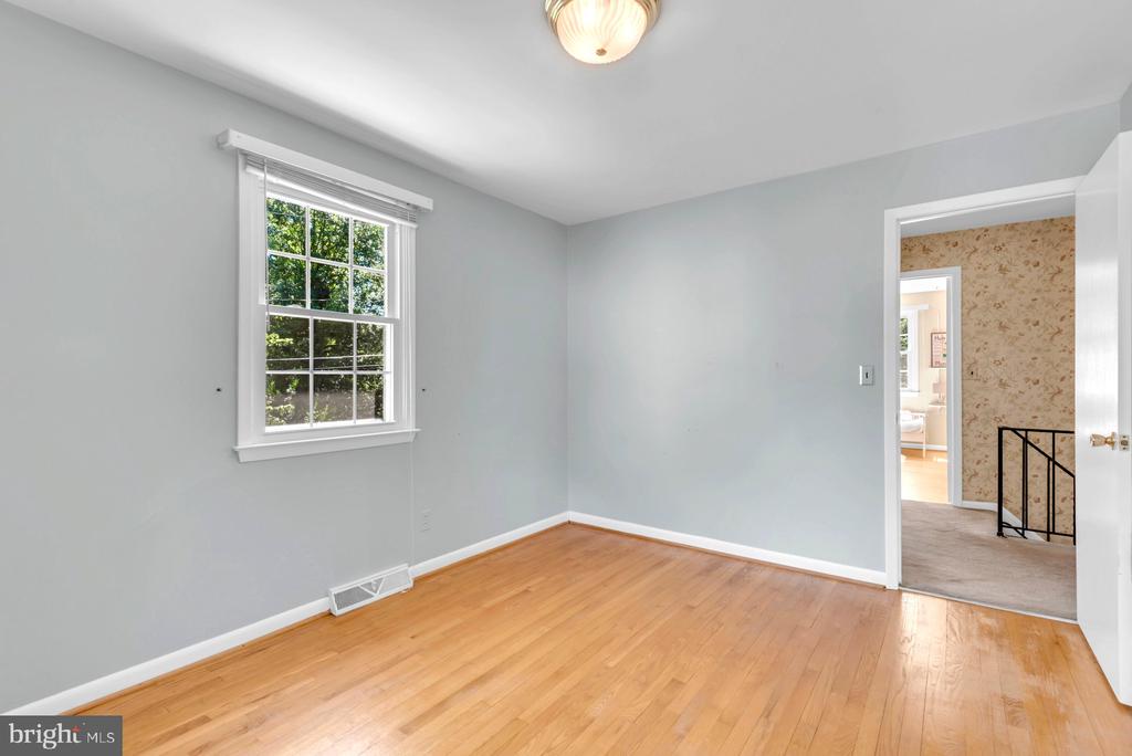 2 Lynhaven Ct