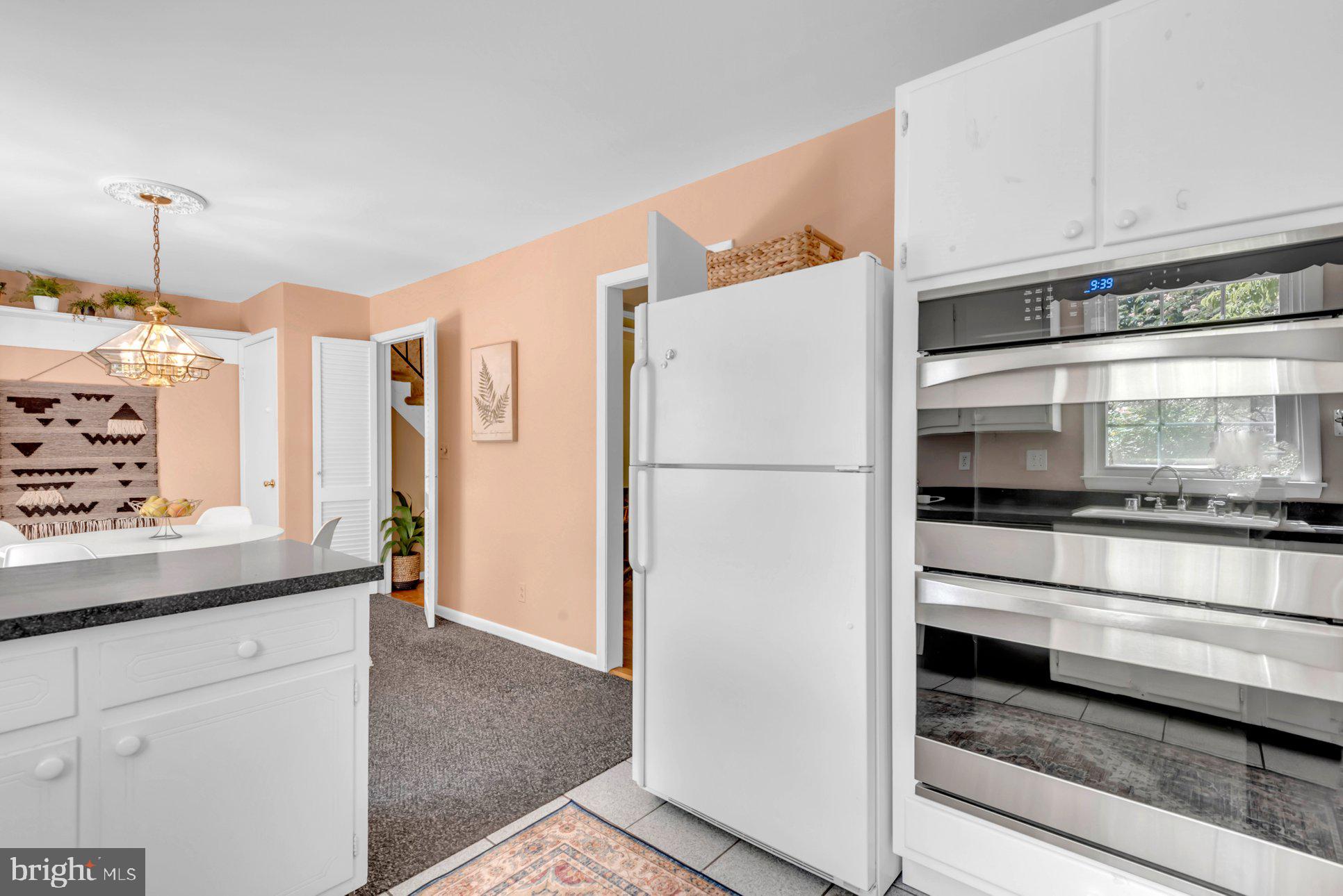 2 Lynhaven Ct
