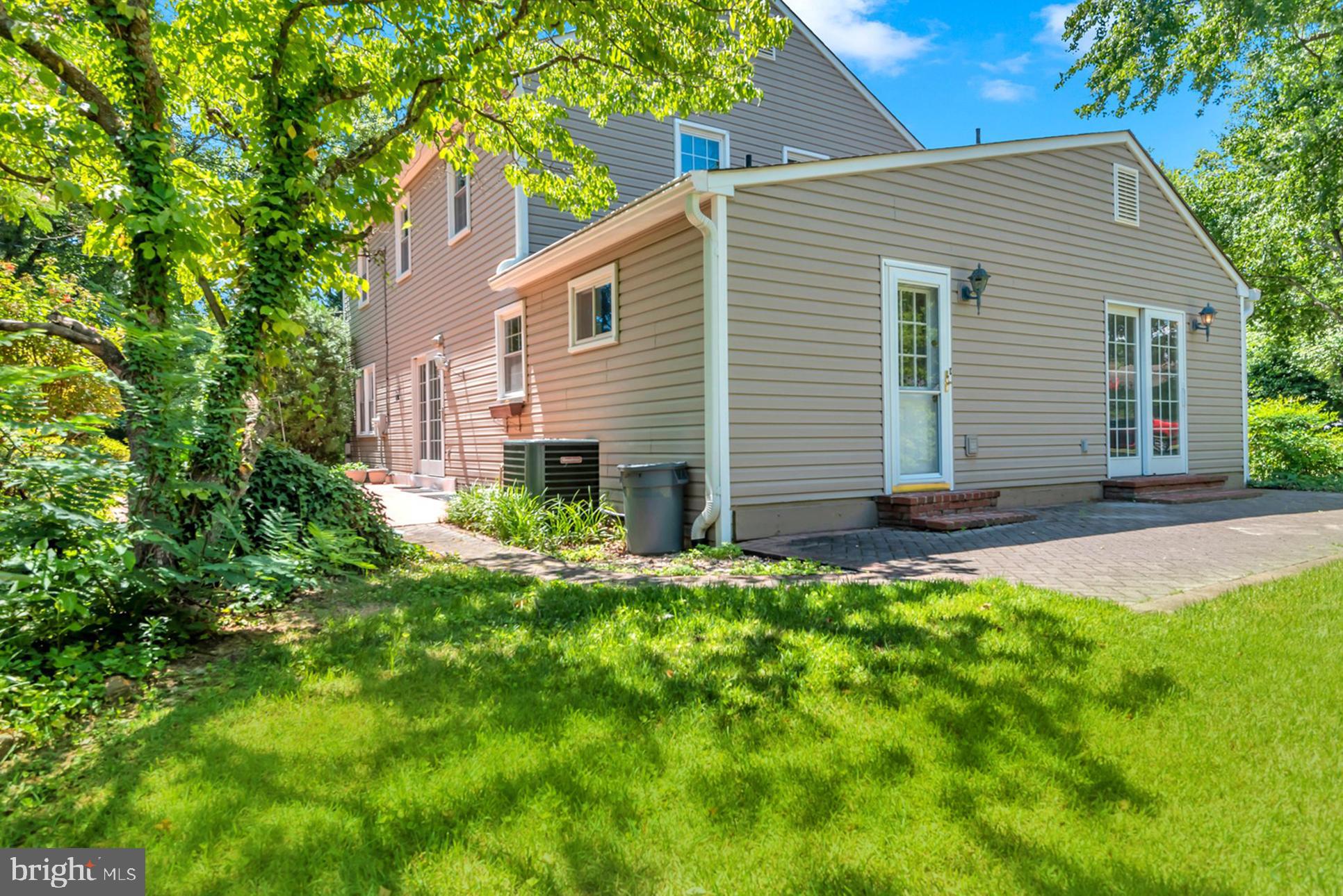 2 Lynhaven Ct