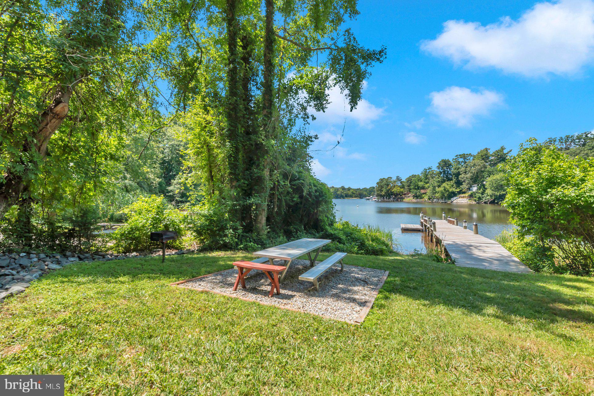2 Lynhaven Ct