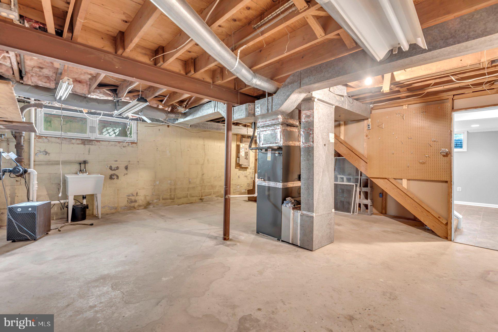 2 Lynhaven Ct