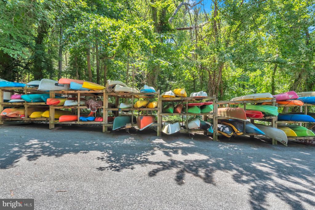 2 Lynhaven Ct