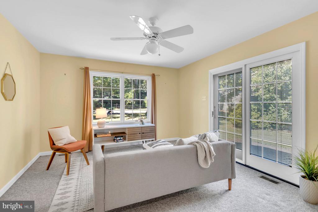 2 Lynhaven Ct