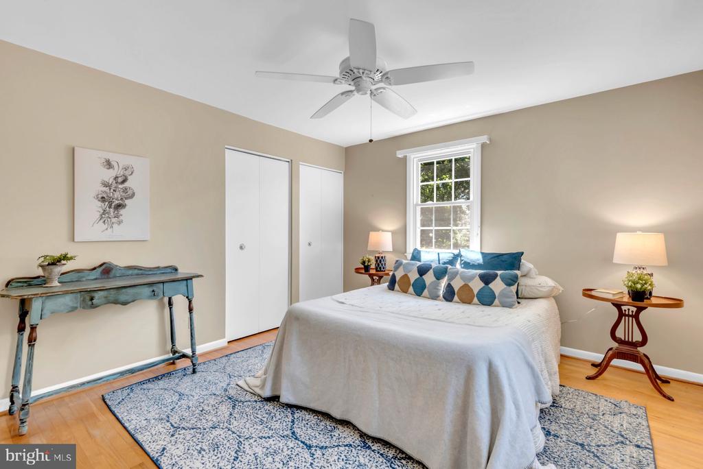 2 Lynhaven Ct
