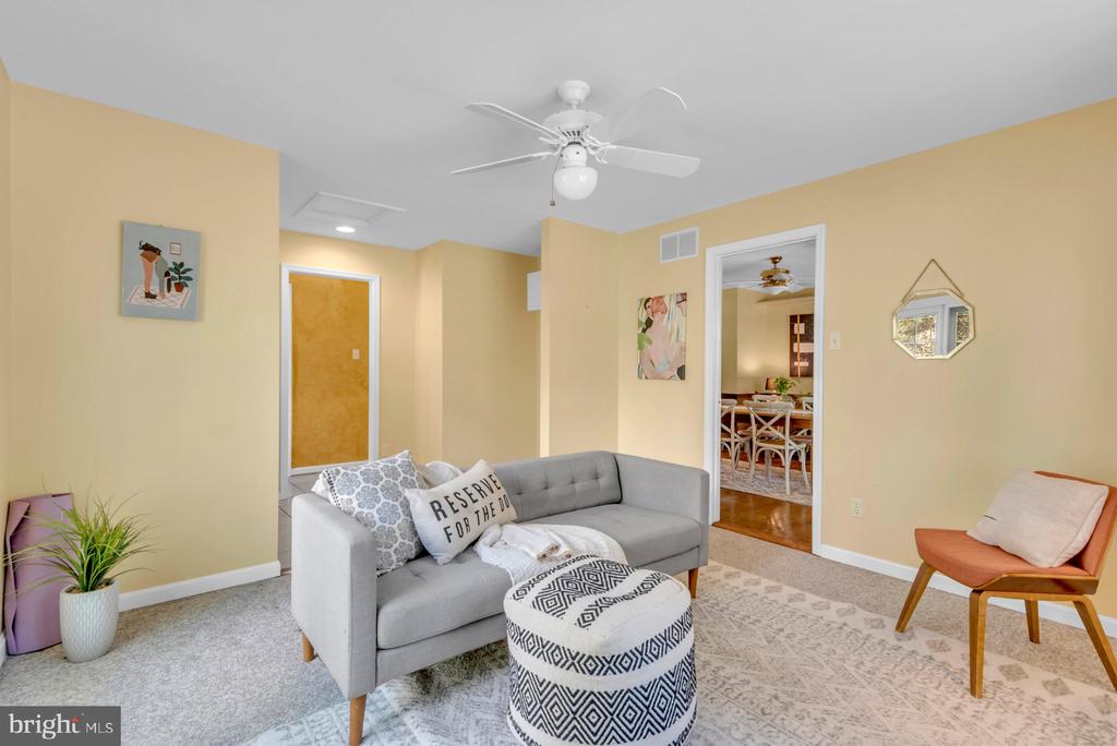 2 Lynhaven Ct